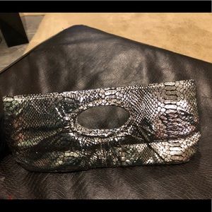 Silver Snakeskin Shiny Clutch!